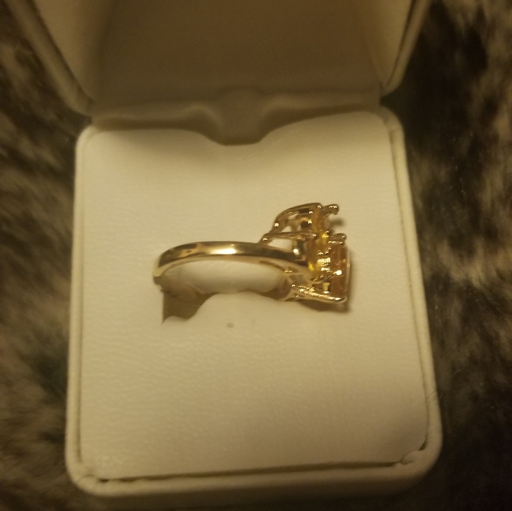 Ring - Picture 3 of 4